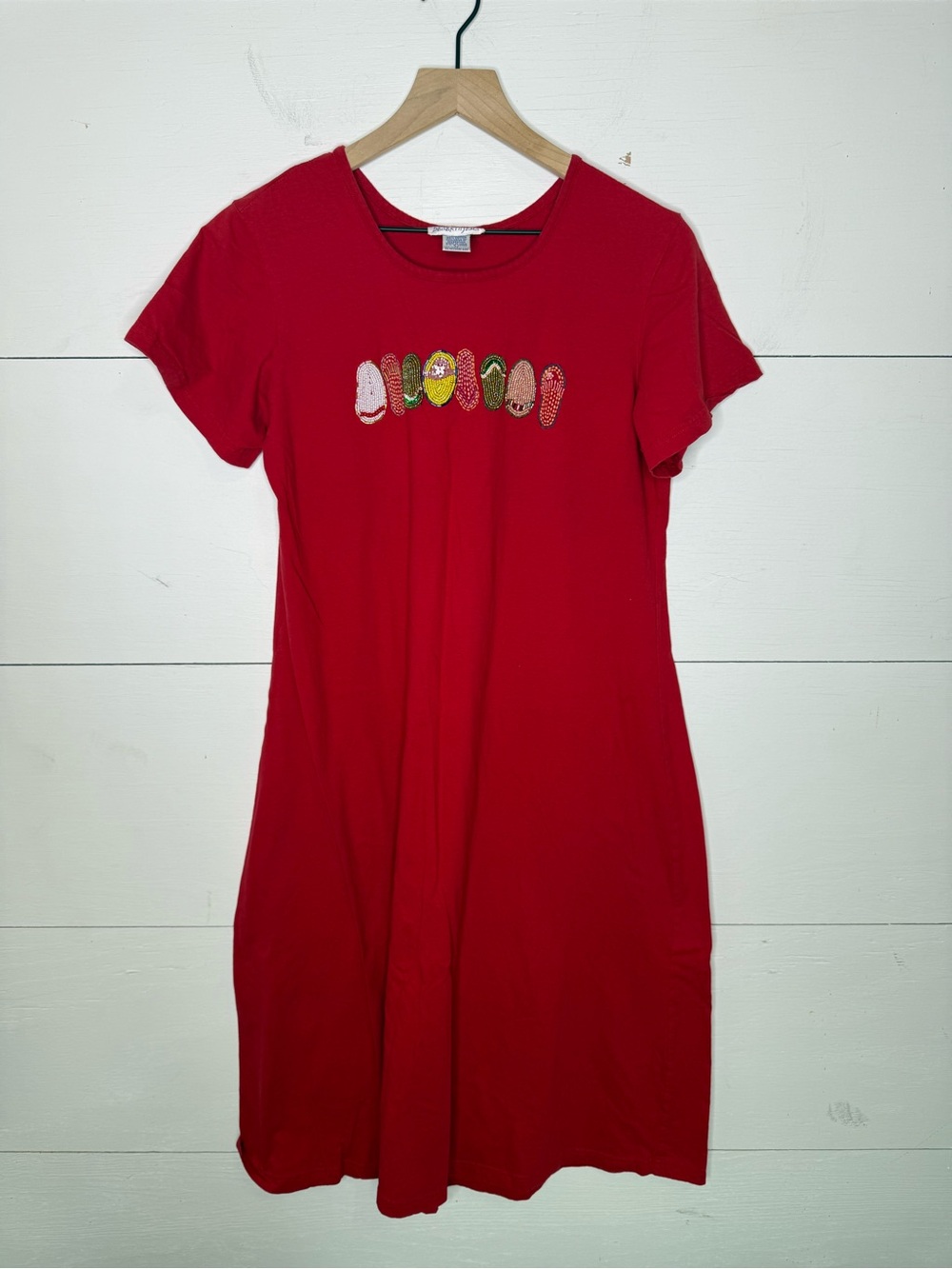 Desert Jems • Red Casual Short Sleeve Beaded Flip Flop Design Dress Size Medium